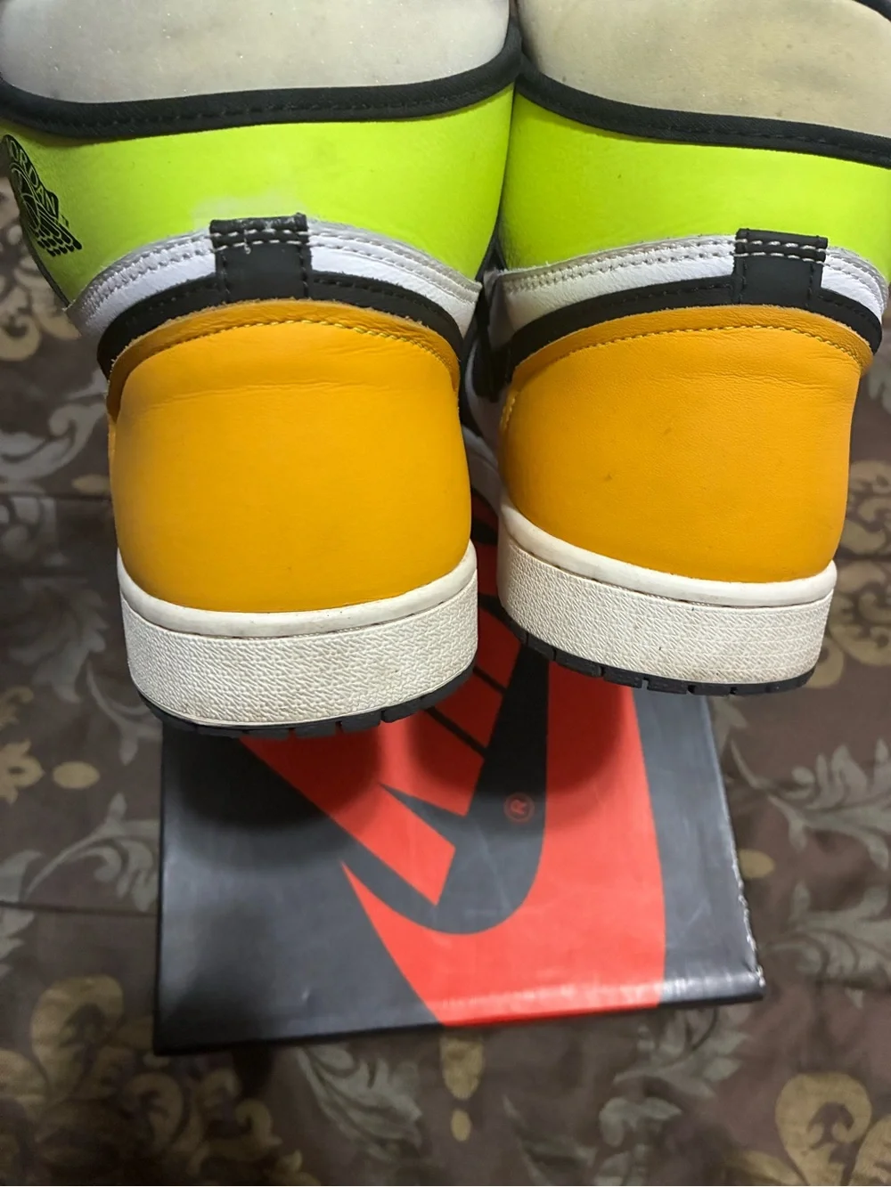Air Jordan 1 Retro High-Top Men’s Sneakers in White, Black & Yellow